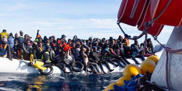SOS Méditerranée subventionnée, les jeunes identitaires détroussés !
